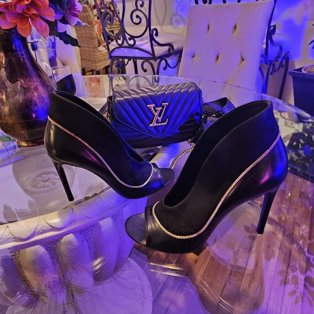 AUTHENTIC LOUIS VUITON perfecto-sandal-shoes– size 38